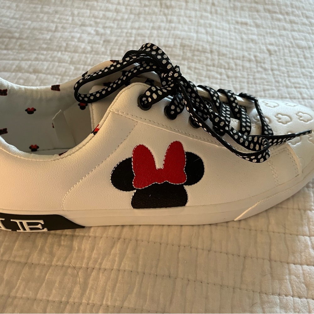 Minnie Mouse White Sneakers size 9 1/2